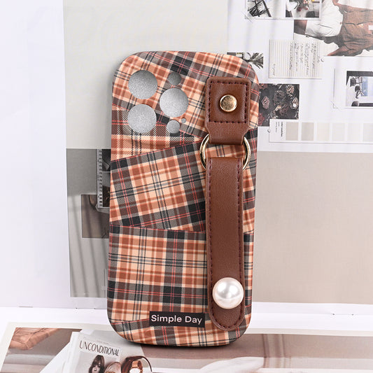 [PG018] Pinkocase Brown plaid case with Pearl Wristband strap phone case For iPhone 15promax/14promax/13promax/13